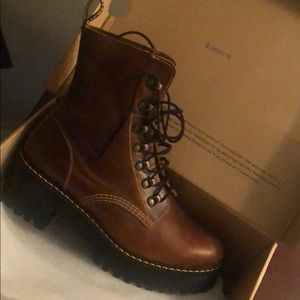 Dr. Martens Leona (Butterscotch)